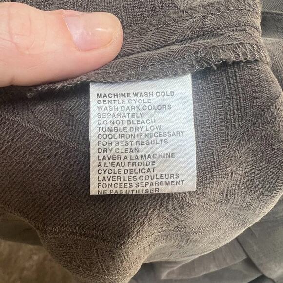 Tommy Bahama Short-sleeve Button-up Collared Shirt with Palm Tree Print. XL. - Picture 6 of 11